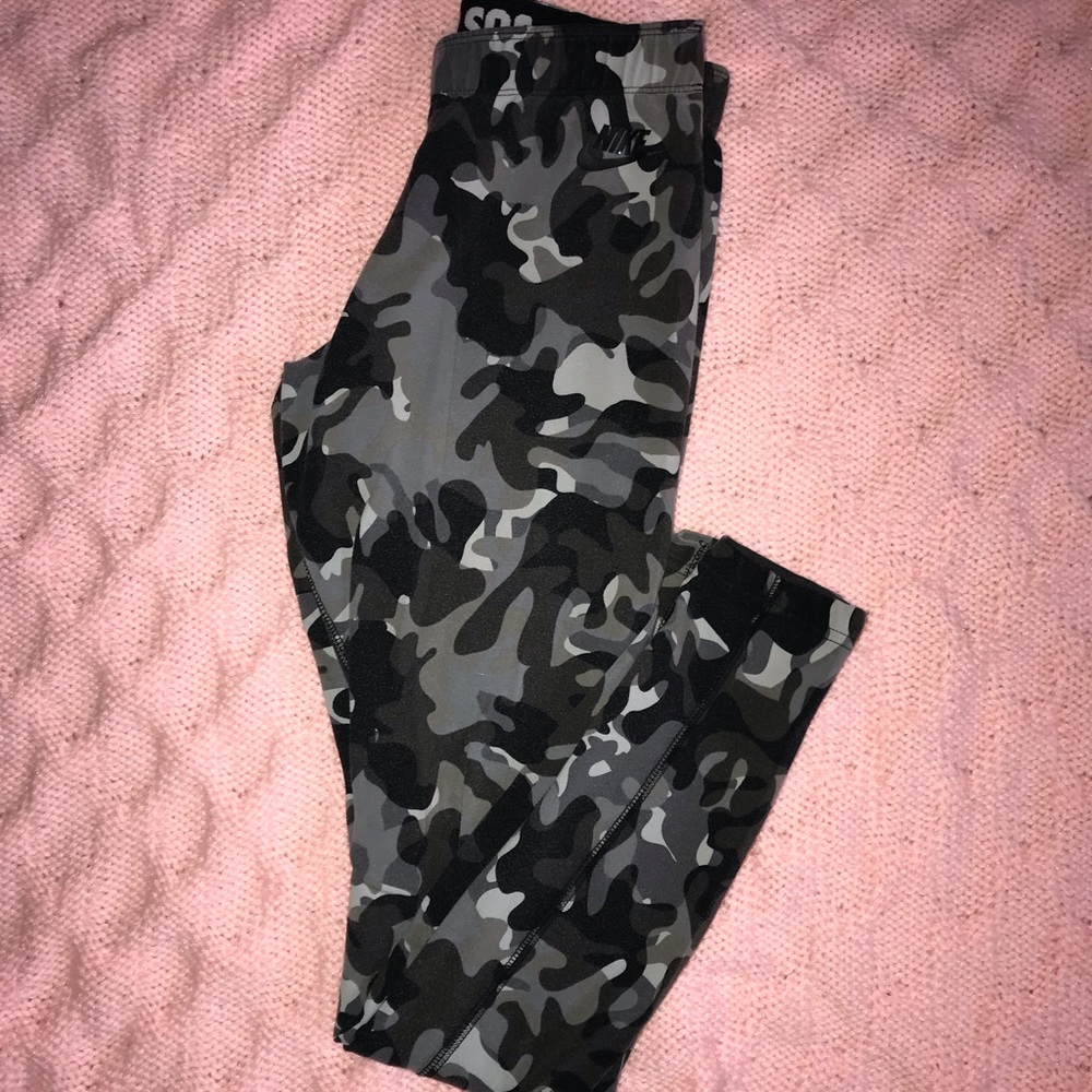 Nike Grey Camo Leggings